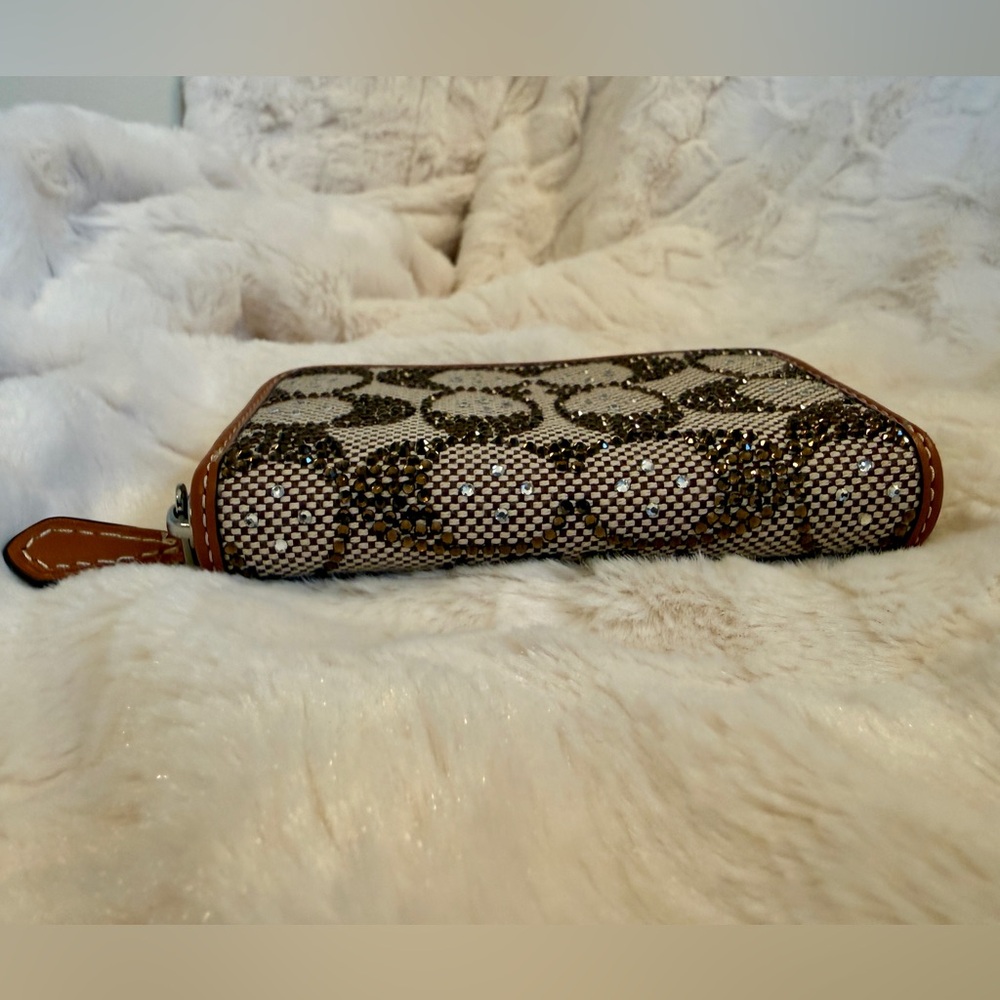 Like New Coach crystal jacquard zip around card case wallet - Picture 4 of 6